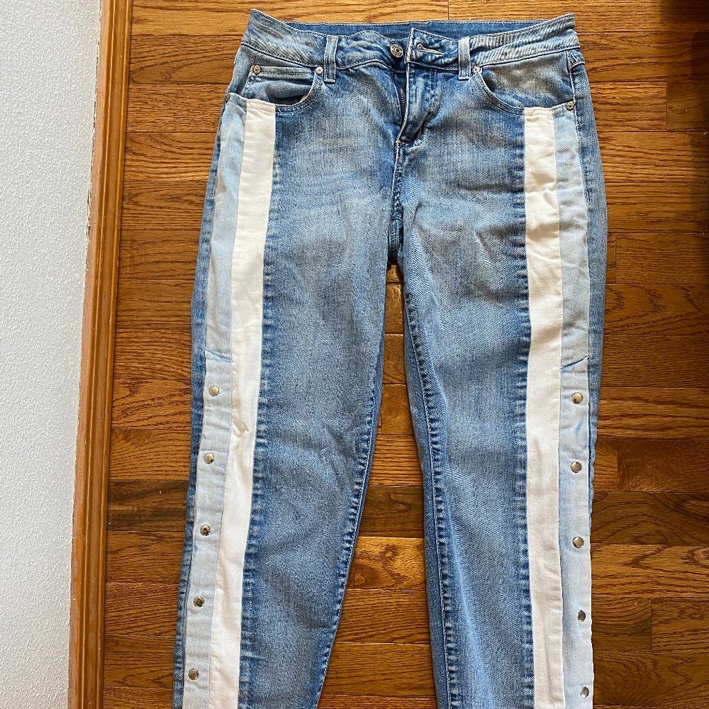 Women's size 27 mid-rise two-toned snap jeans